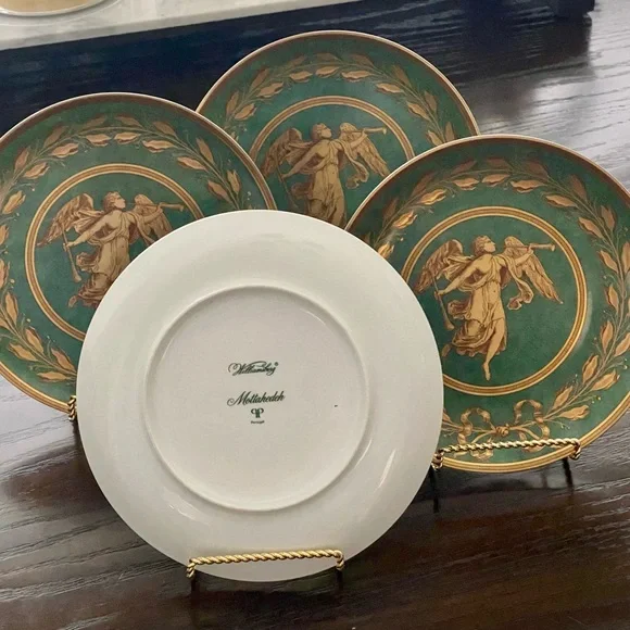 MOTTAHEDEH WILLIAMSBURG 4 GABRIEL GREEN & 1 CURRANT RED LUNCHEON PLATES✨PRISTINE - Picture 5 of 8